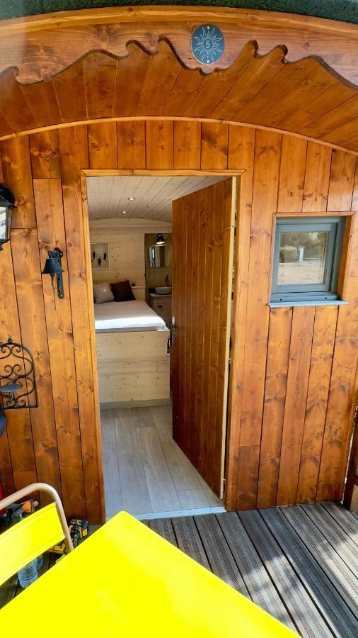 Superbe Roulotte De Charme Hotel Bagnols-en-Forêt Buitenkant foto