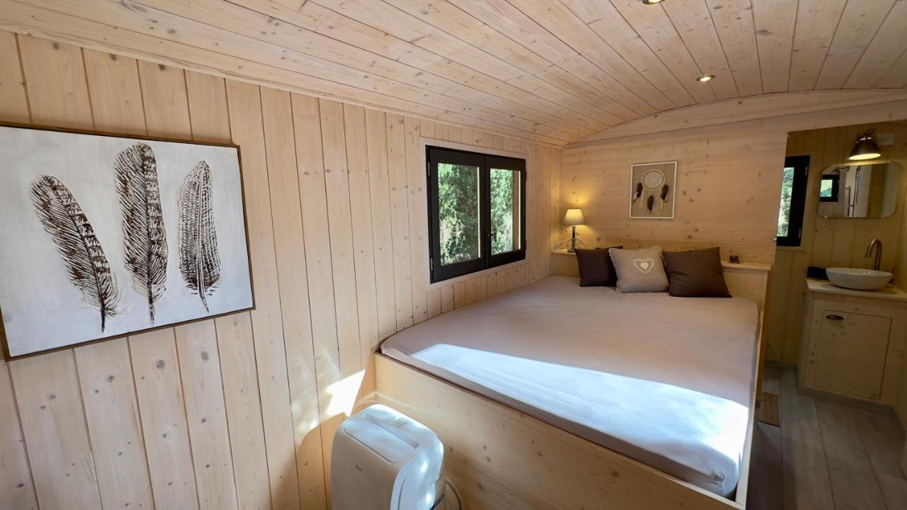 Superbe Roulotte De Charme Hotel Bagnols-en-Forêt Buitenkant foto