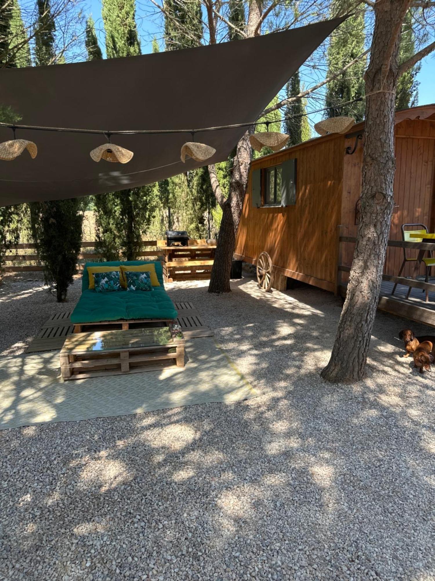 Superbe Roulotte De Charme Hotel Bagnols-en-Forêt Buitenkant foto